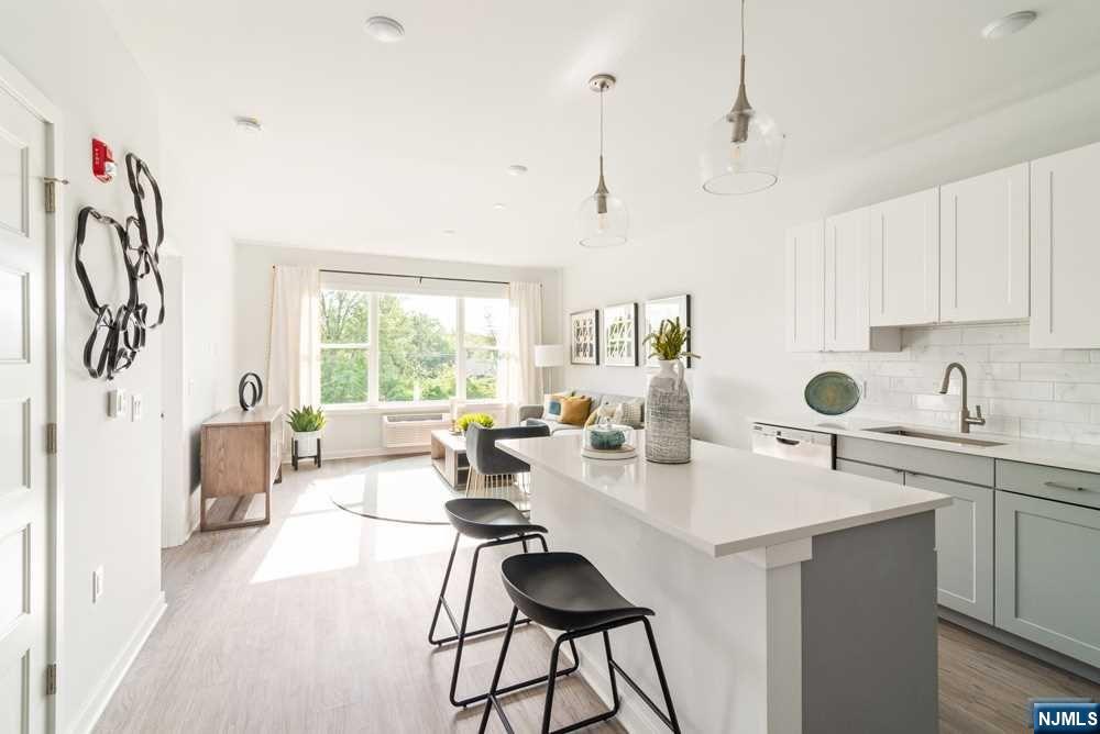 15 W Johnson Avenue