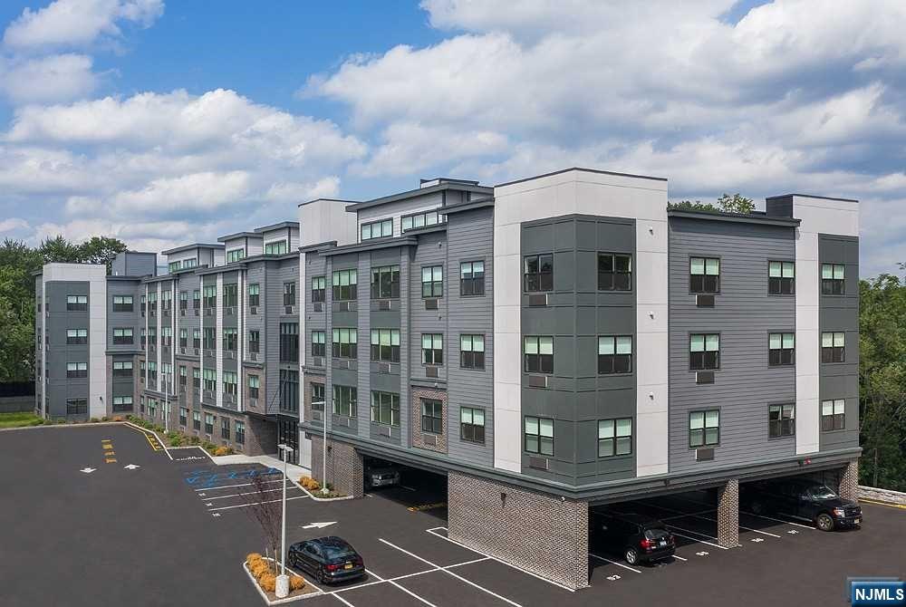 15 W Johnson Avenue
