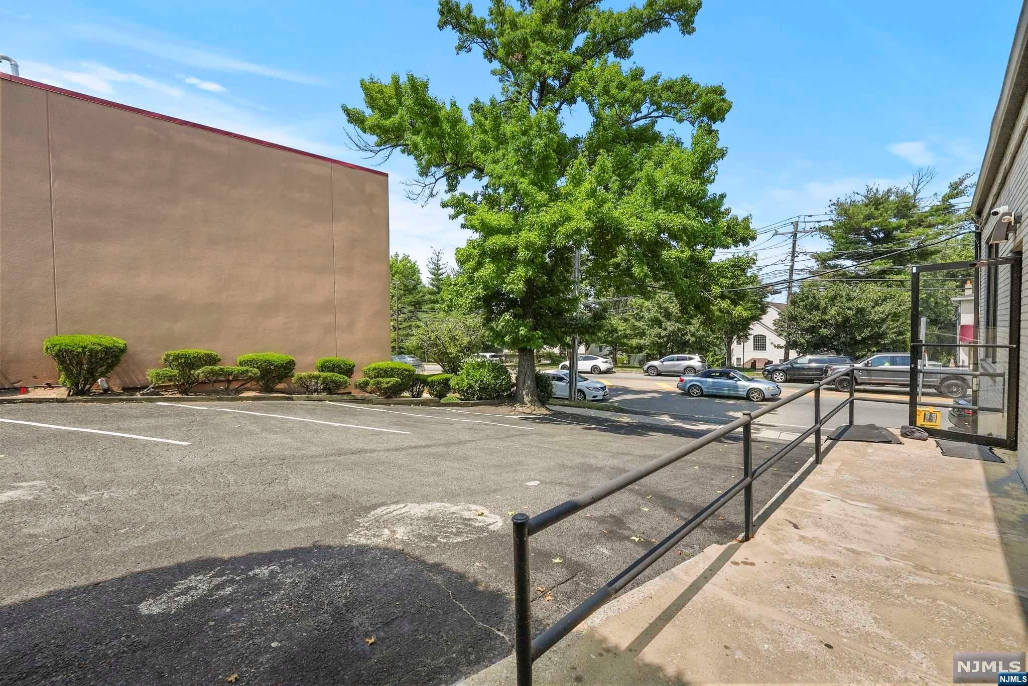 530-540 Bergen Boulevard