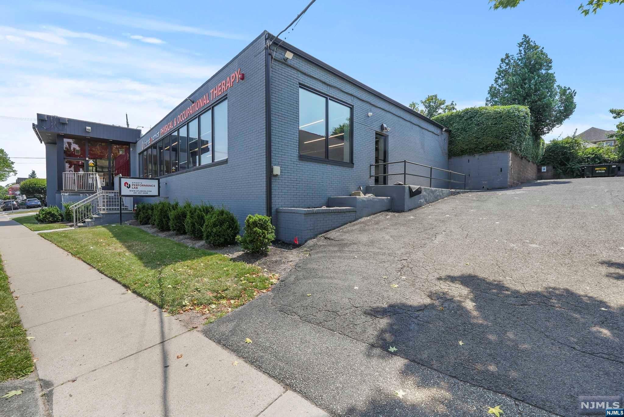 530-540 Bergen Boulevard