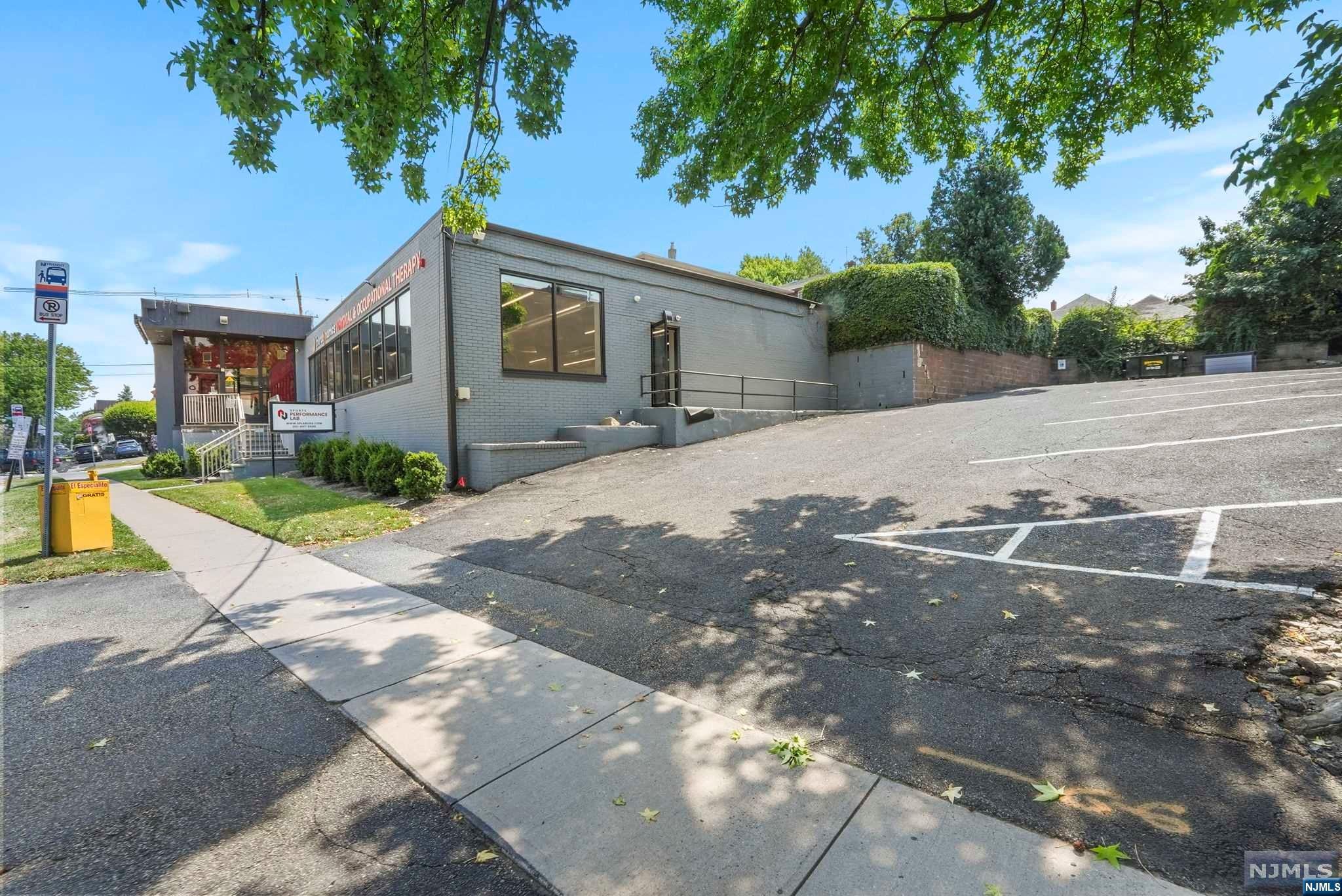530-540 Bergen Boulevard