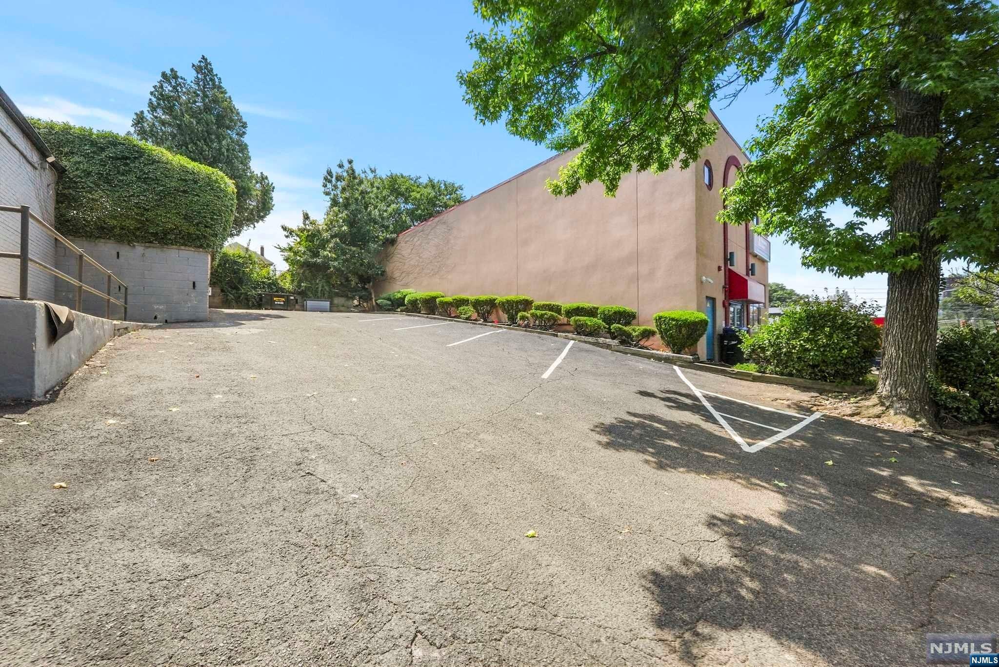 530-540 Bergen Boulevard