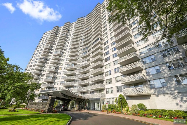 2100 Linwood Avenue 5A