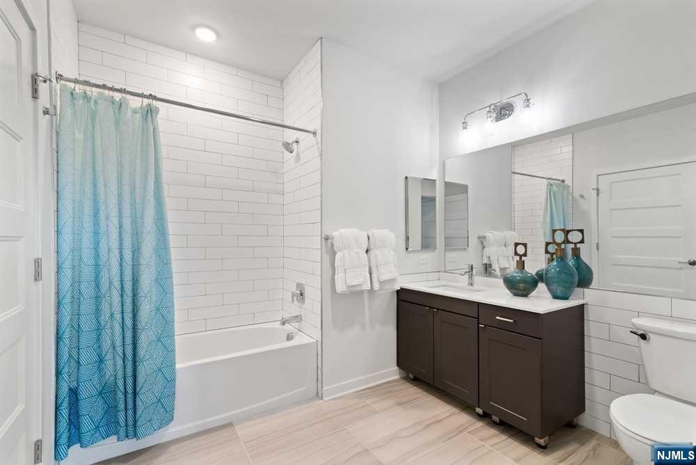 15 W Johnson Avenue