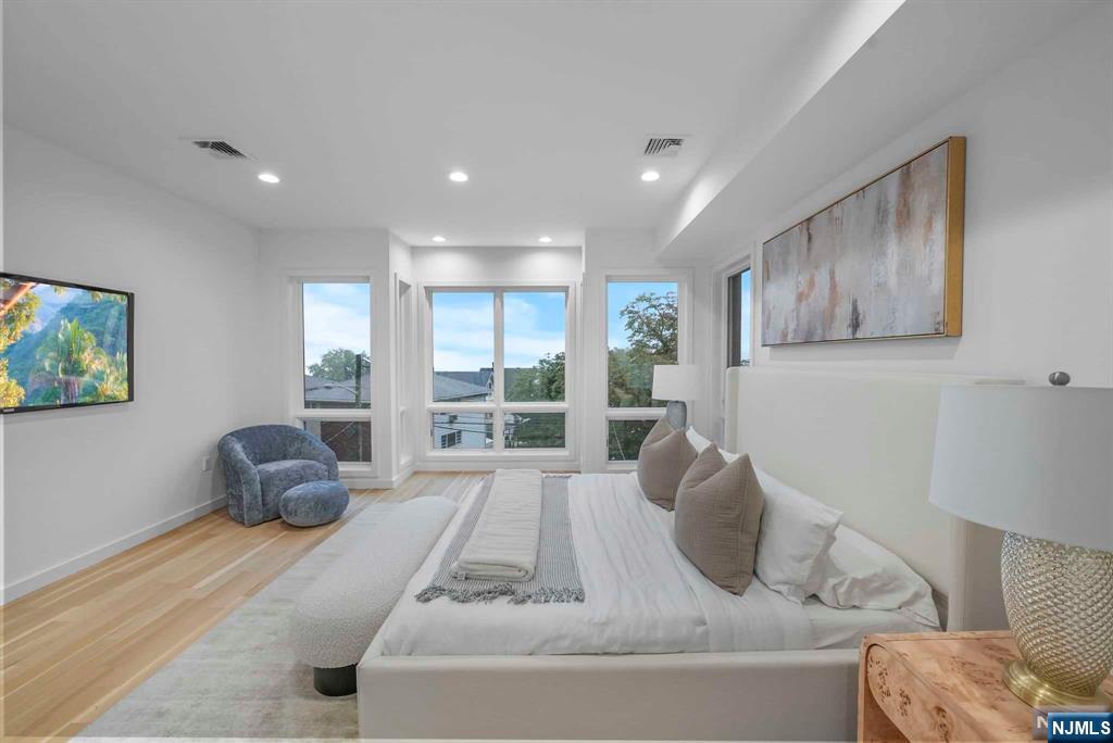 710 Undercliff Avenue