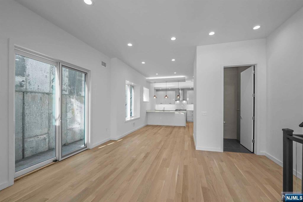 710 Undercliff Avenue