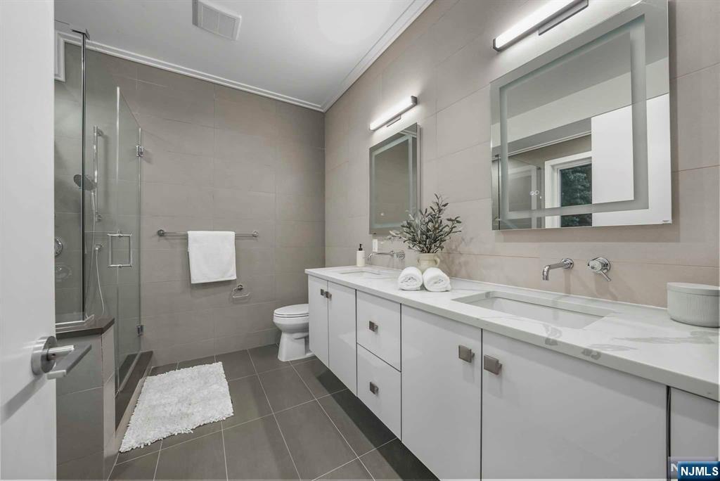 710 Undercliff Avenue