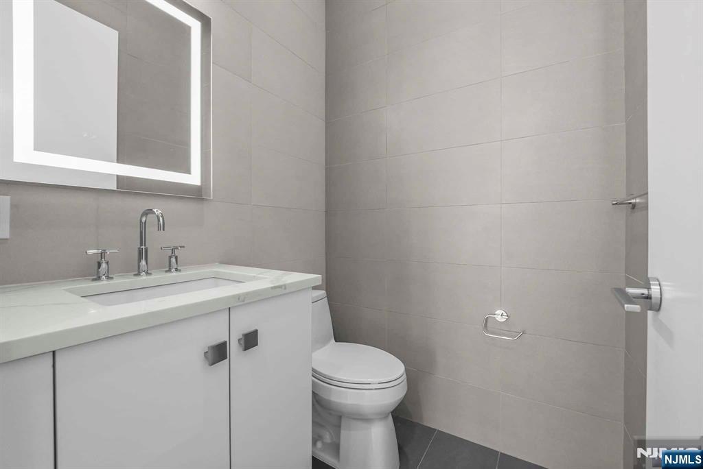 710 Undercliff Avenue