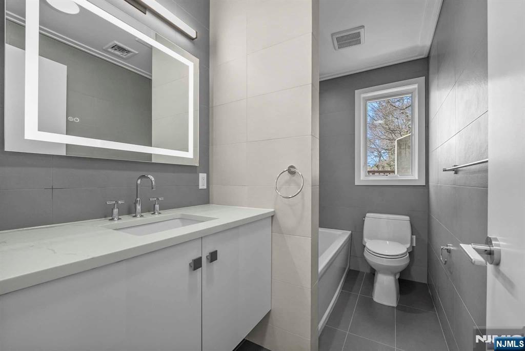 710 Undercliff Avenue