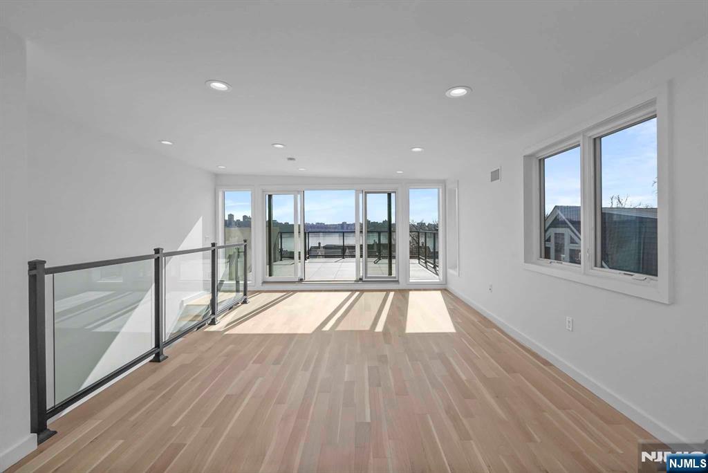 710 Undercliff Avenue