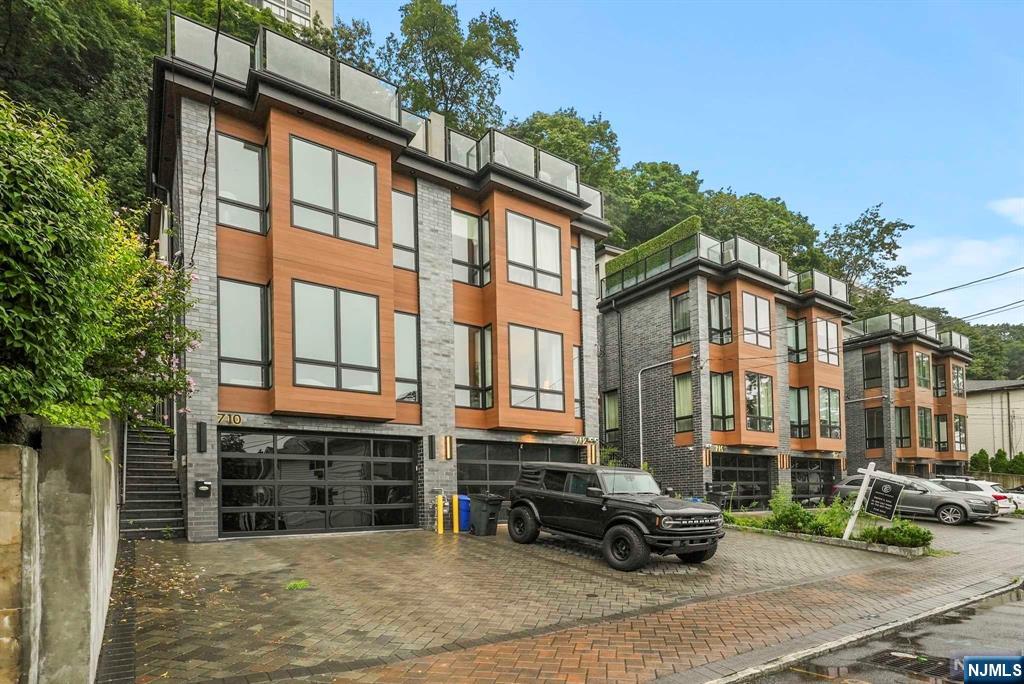 710 Undercliff Avenue