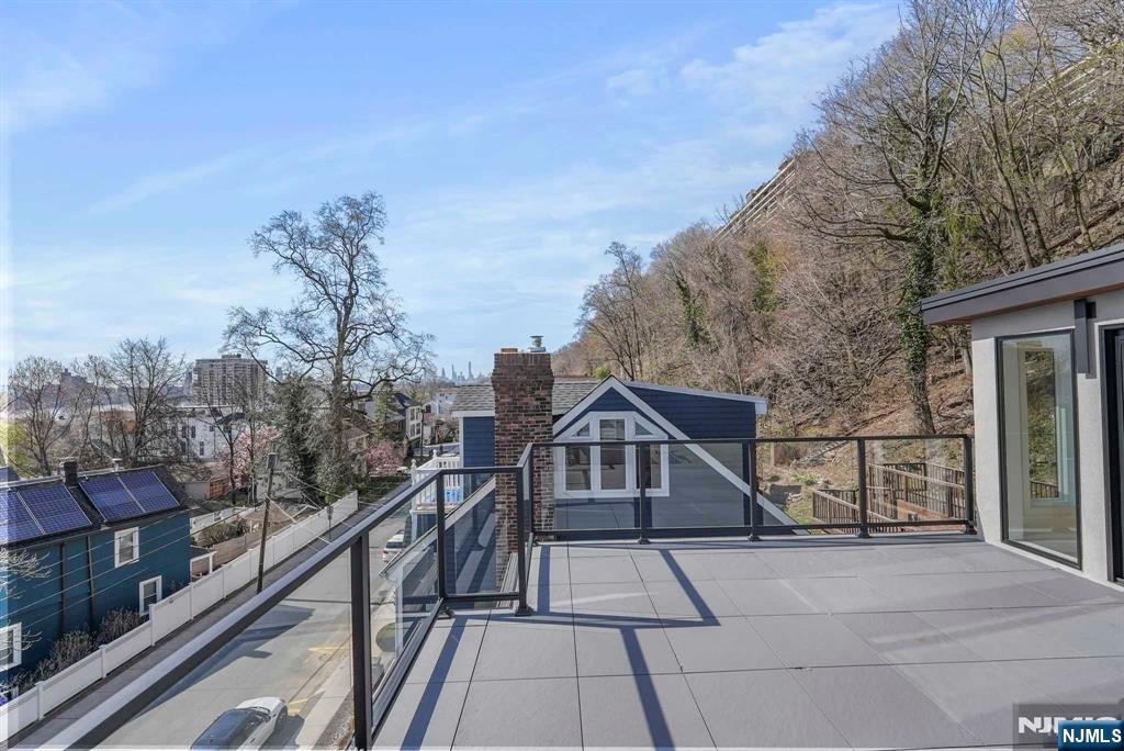 710 Undercliff Avenue