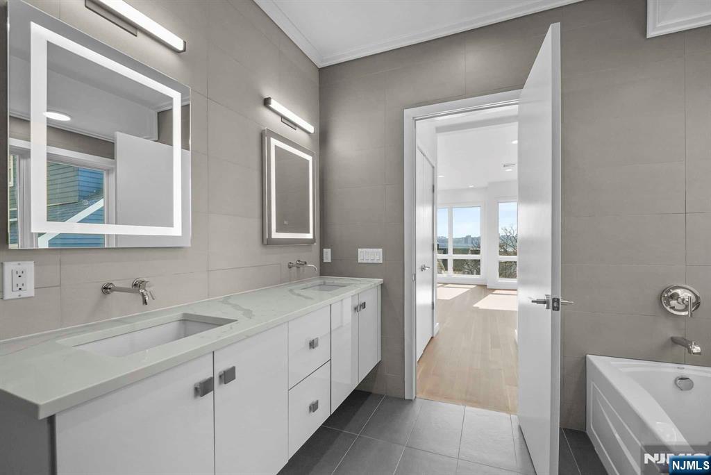 710 Undercliff Avenue