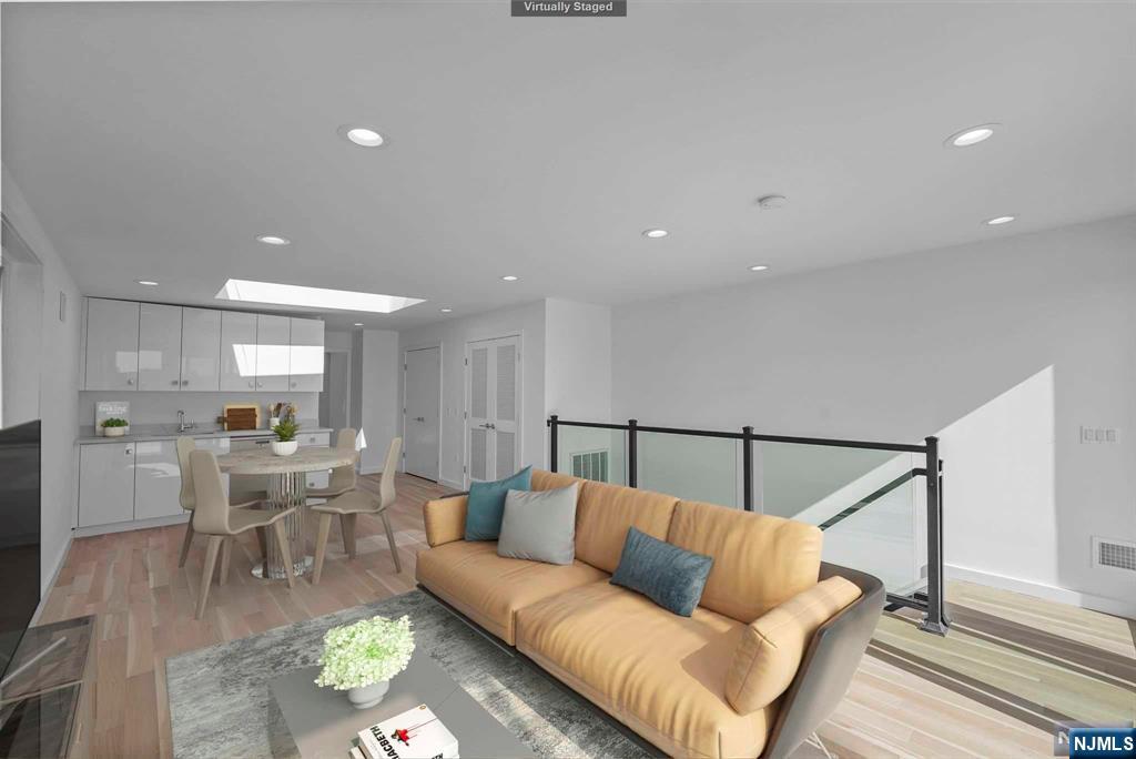 710 Undercliff Avenue