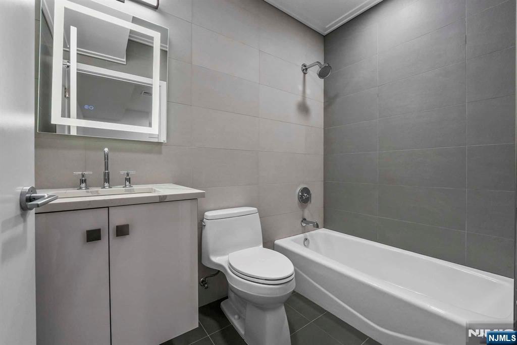 710 Undercliff Avenue