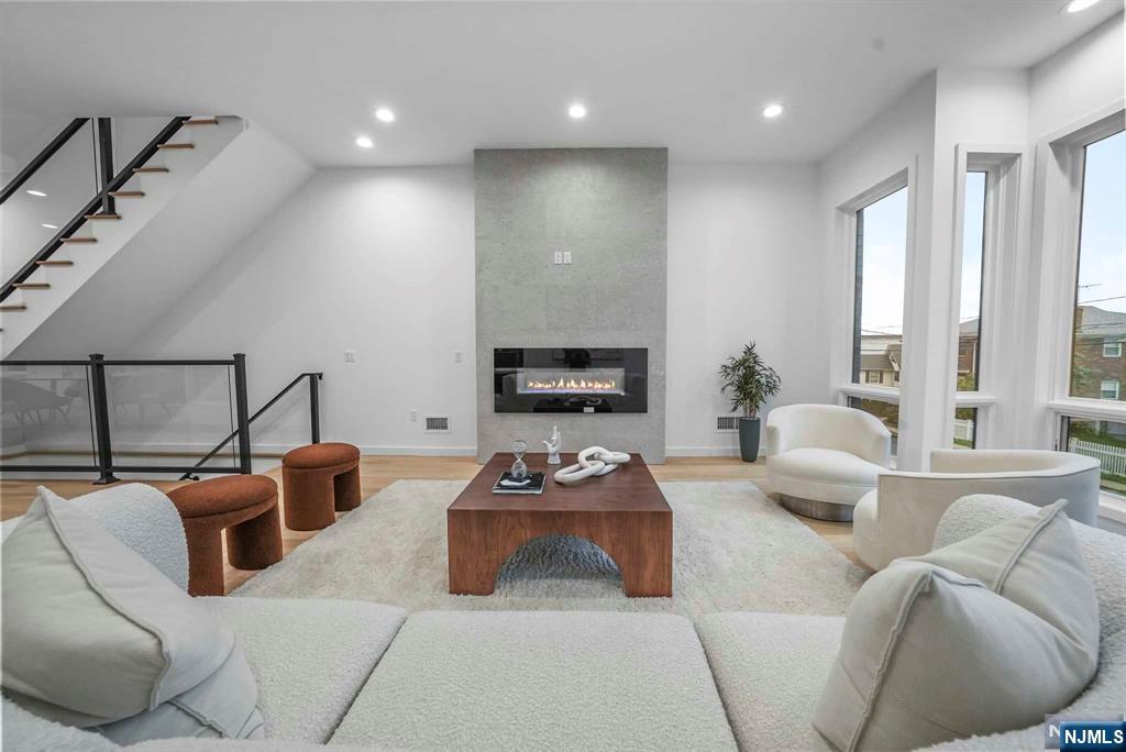 710 Undercliff Avenue