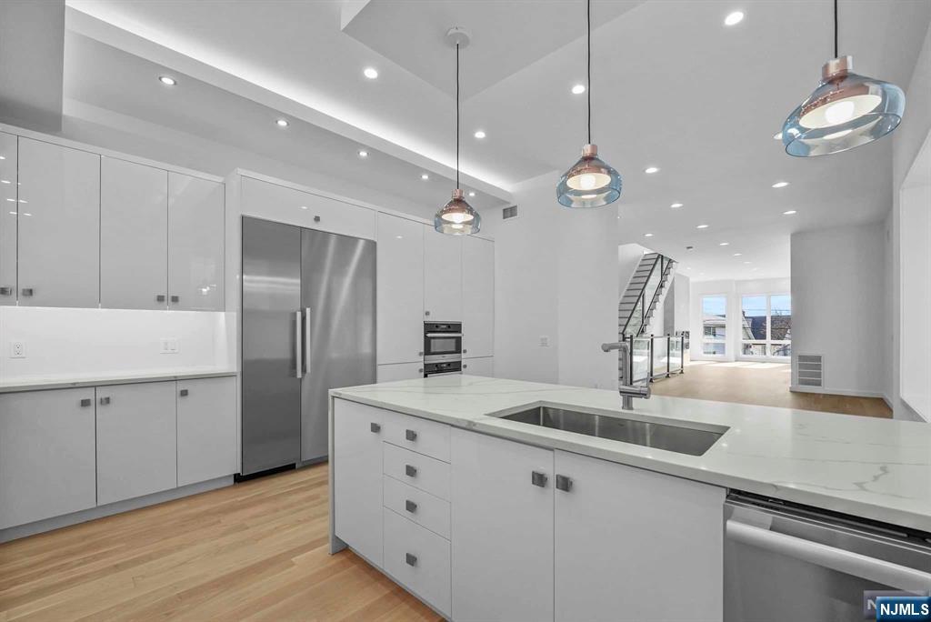 710 Undercliff Avenue