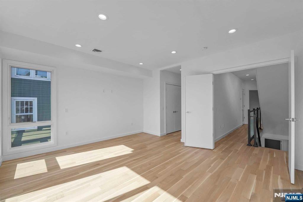 710 Undercliff Avenue