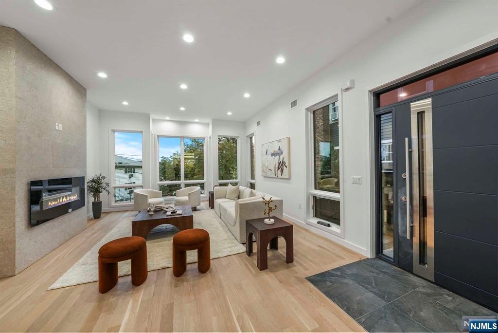 710 Undercliff Avenue