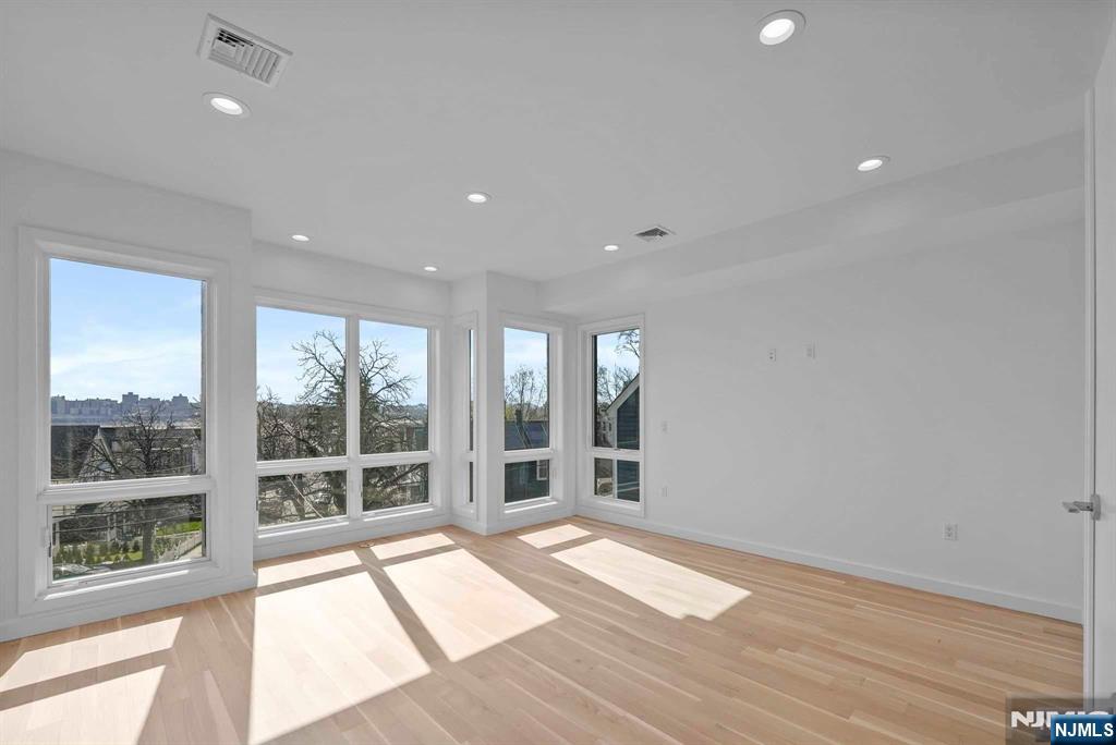 710 Undercliff Avenue