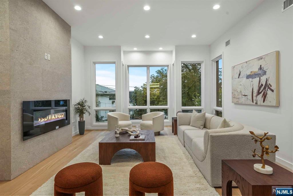 710 Undercliff Avenue