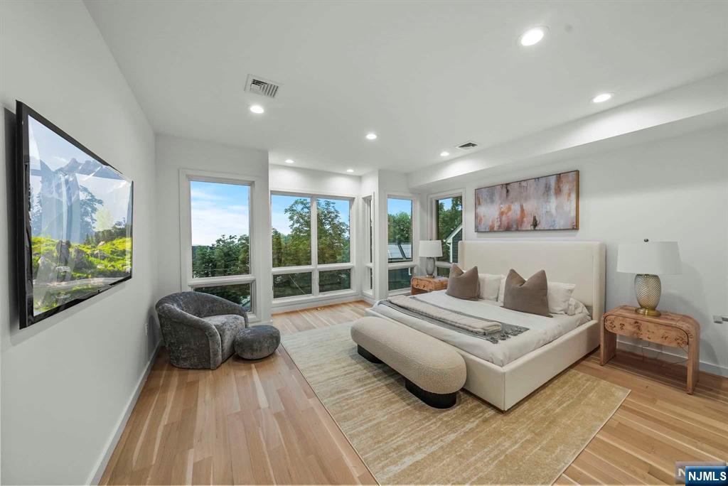 710 Undercliff Avenue