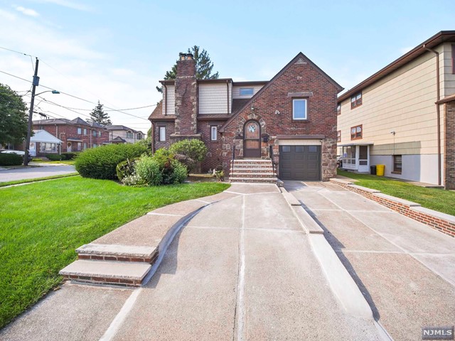 490 Ridgefield Terrace