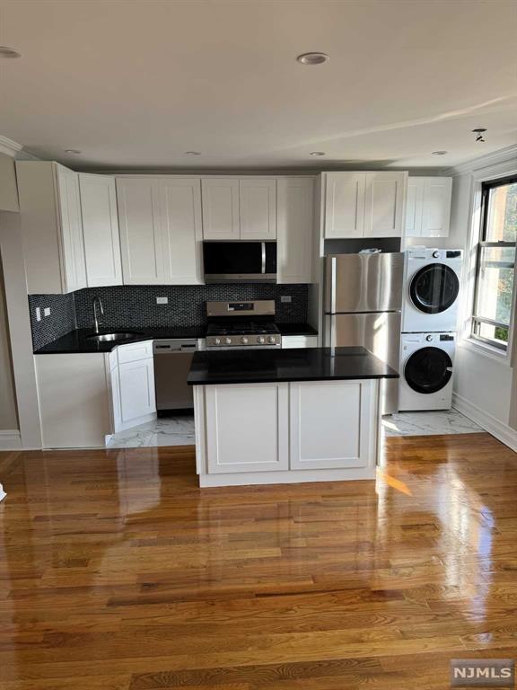 241 Washington Place 2ND FL