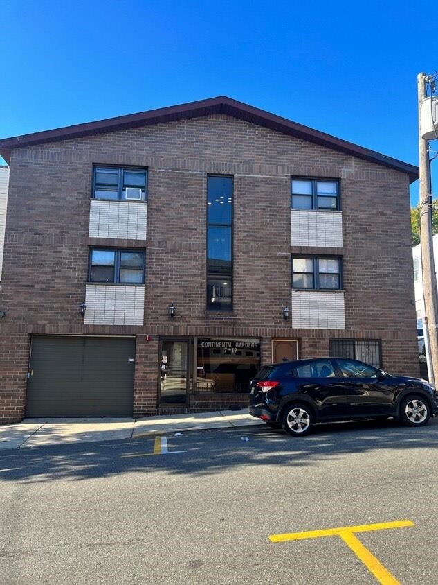 17-19 68TH ST Unit: 12A