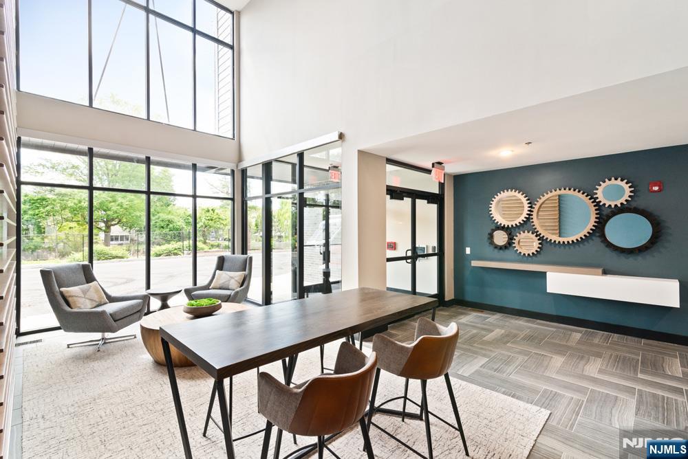 15 W Johnson Avenue 302