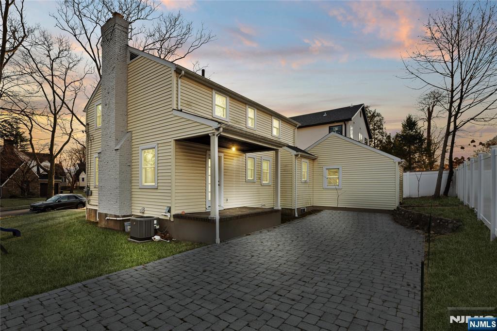 79 Canterbury Court