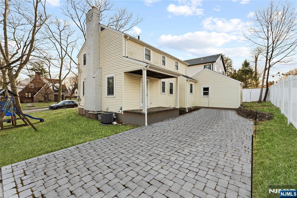 79 Canterbury Court