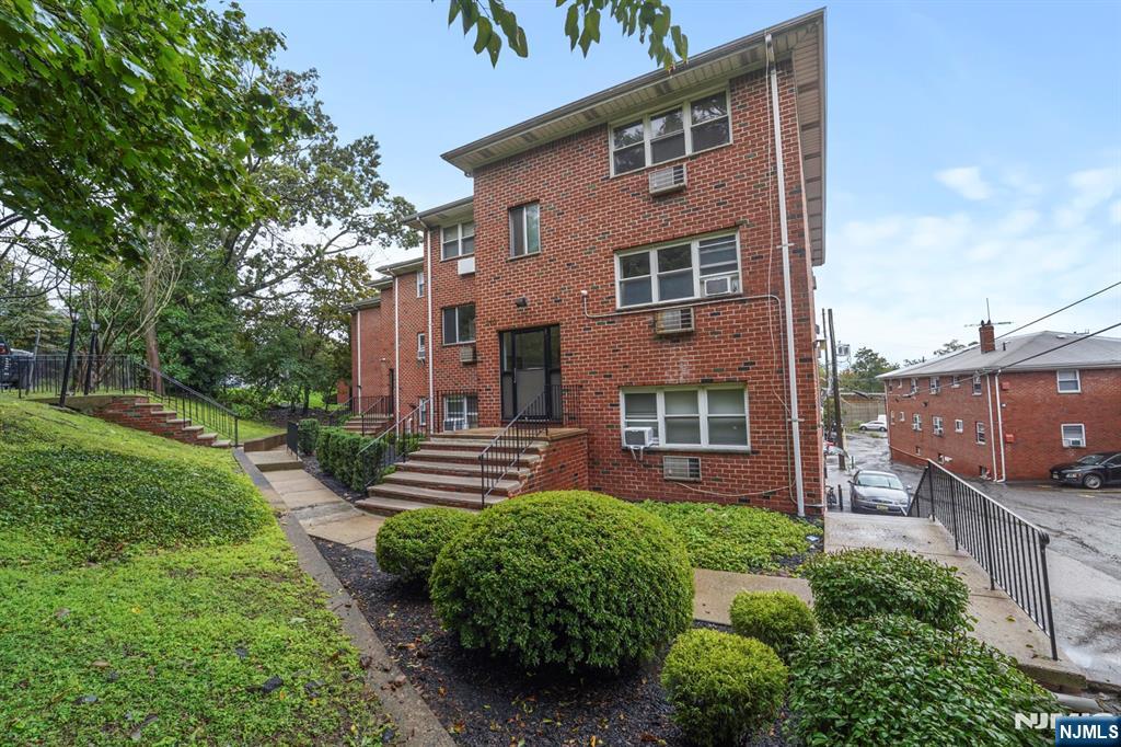 310 E Homestead Avenue 13