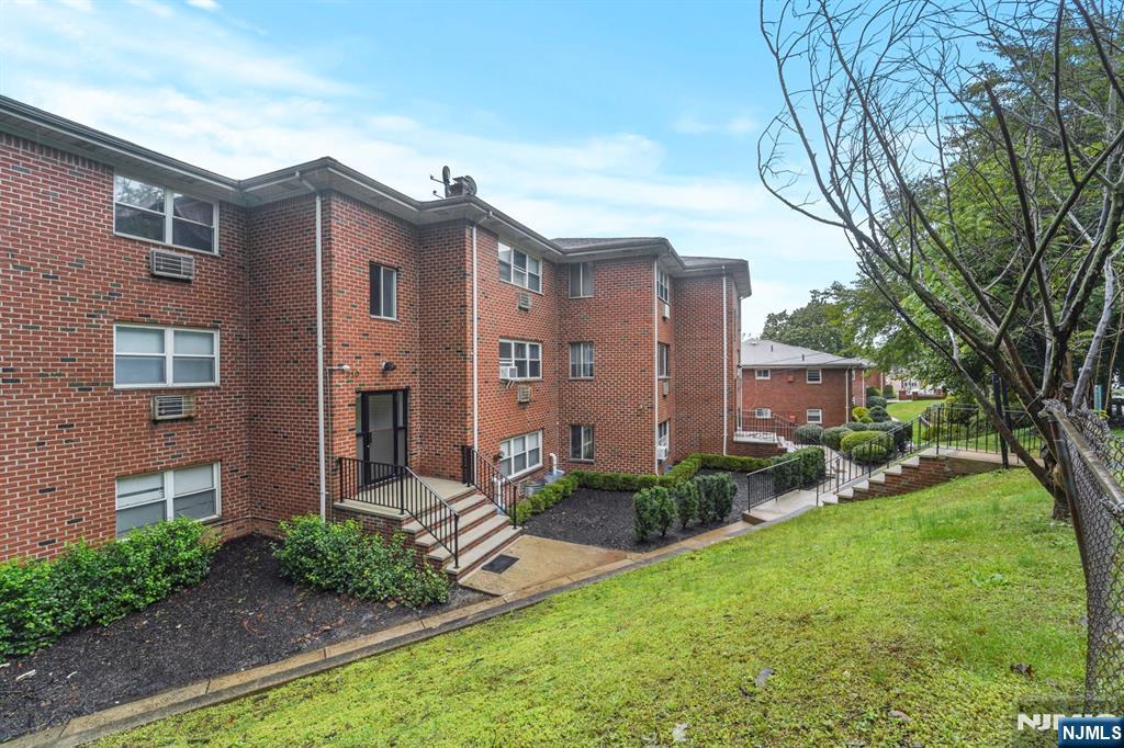 310 E Homestead Avenue 13