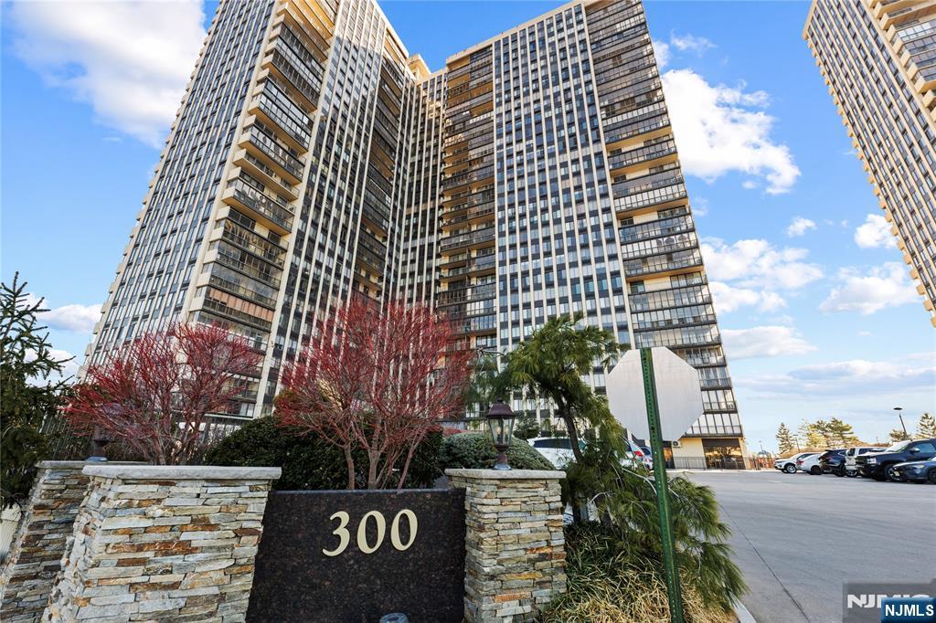 300 Winston Drive 318