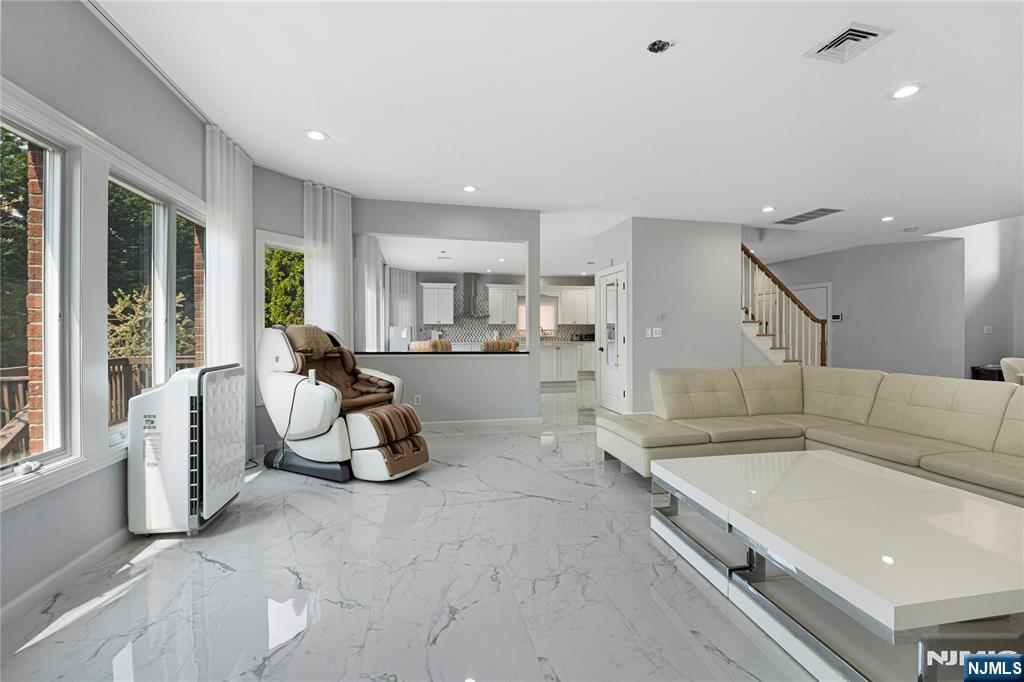 28 Van Nostrand Avenue