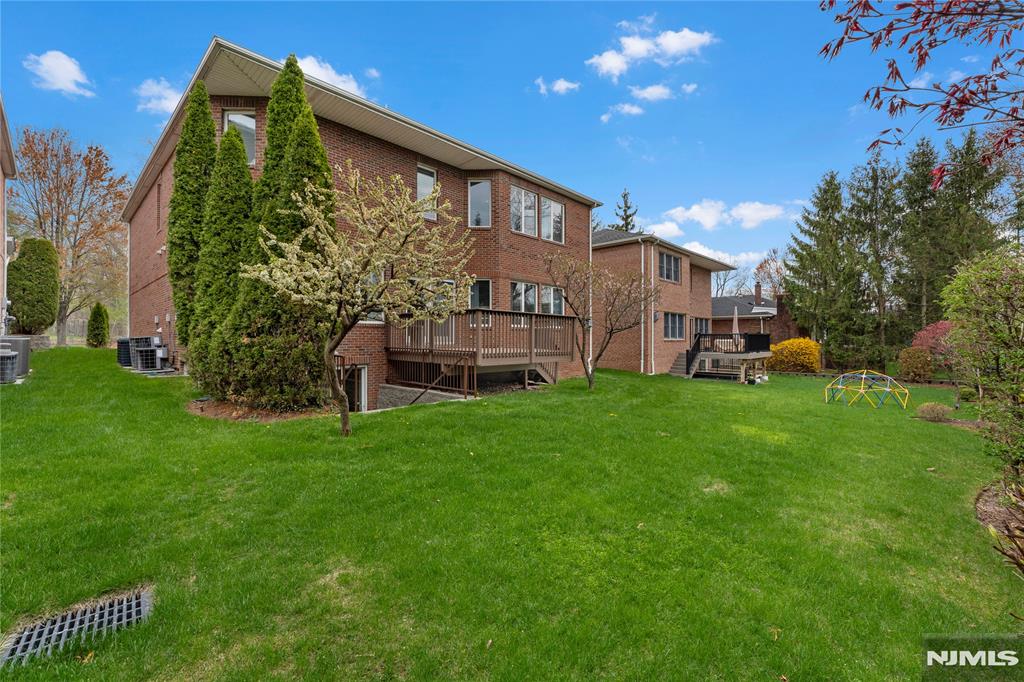 28 Van Nostrand Avenue