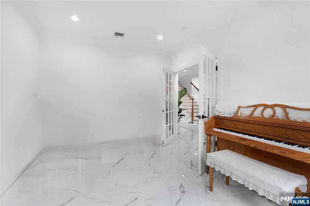 28 Van Nostrand Avenue