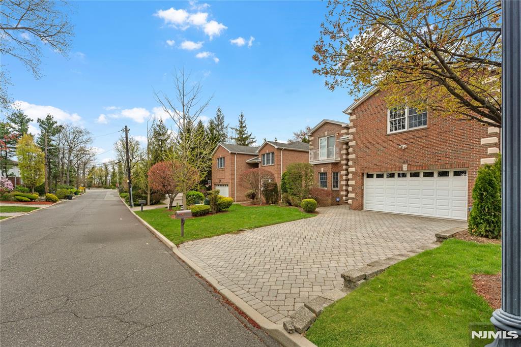 28 Van Nostrand Avenue