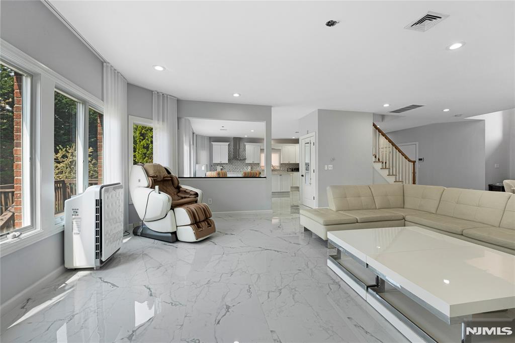 28 Van Nostrand Avenue