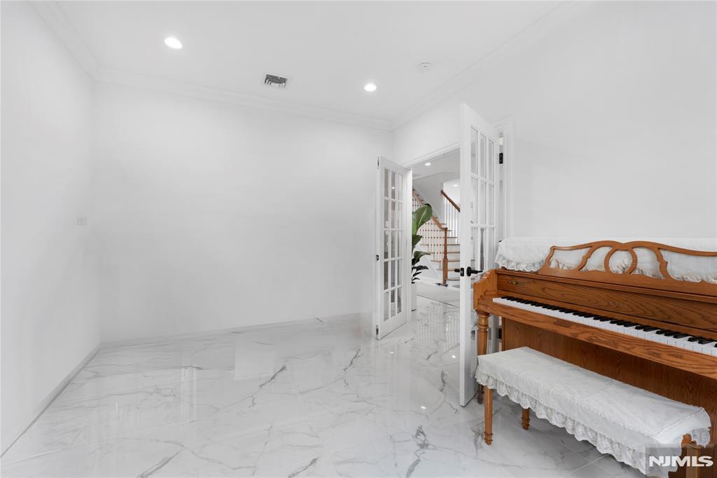 28 Van Nostrand Avenue