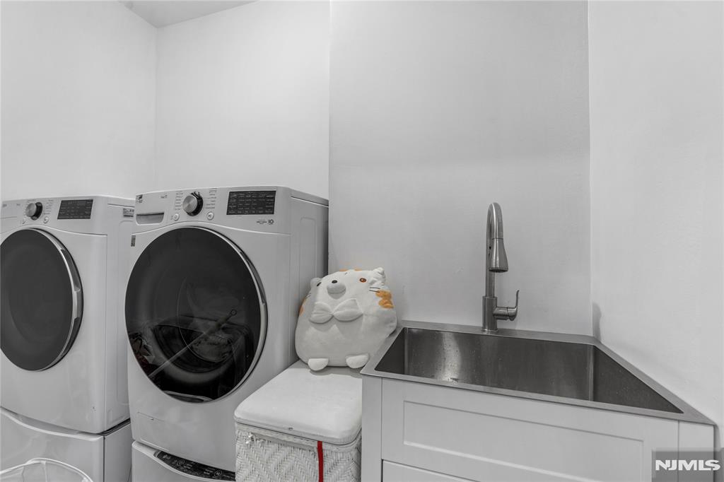 28 Van Nostrand Avenue