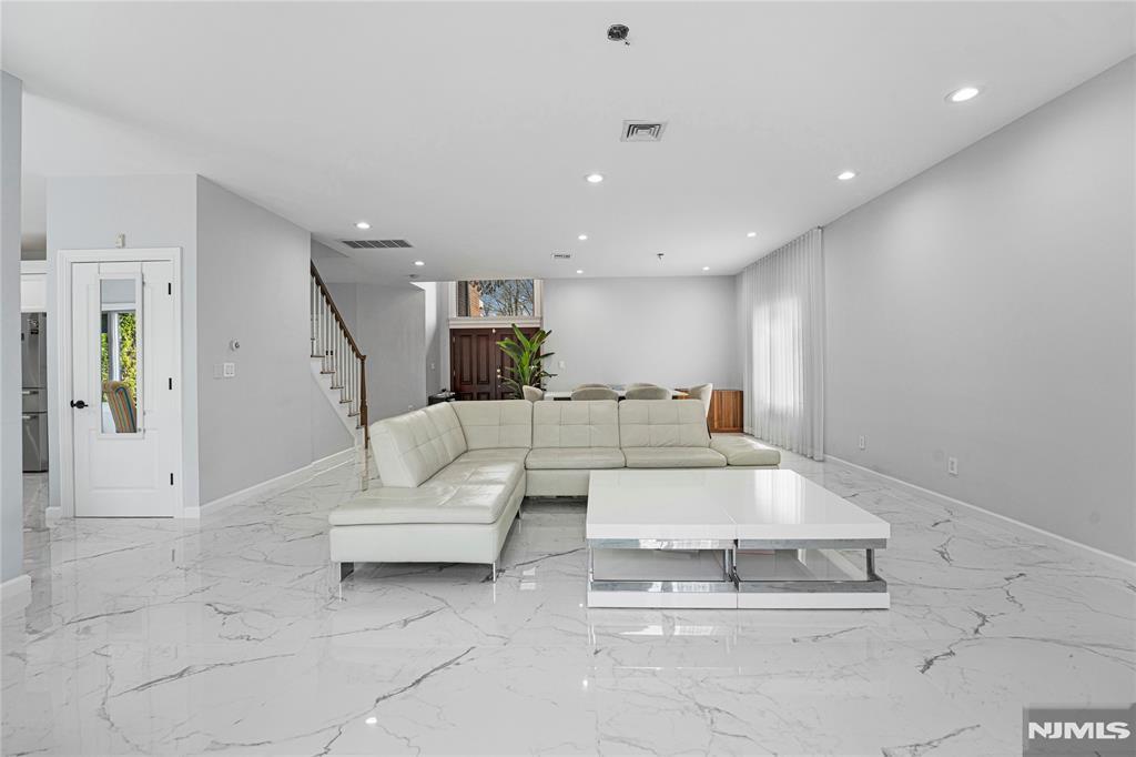 28 Van Nostrand Avenue