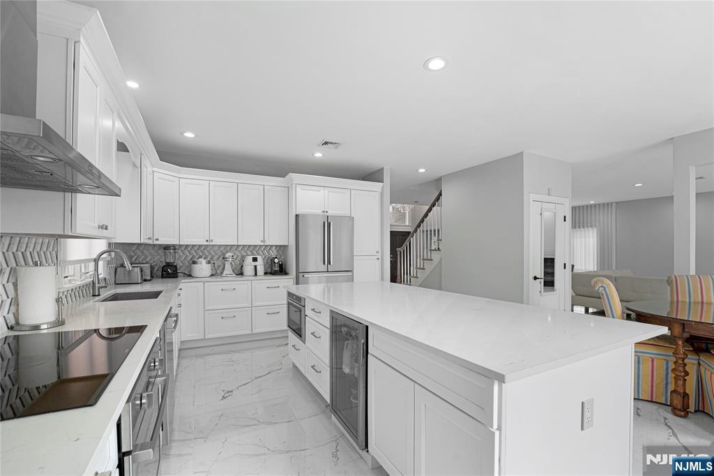 28 Van Nostrand Avenue