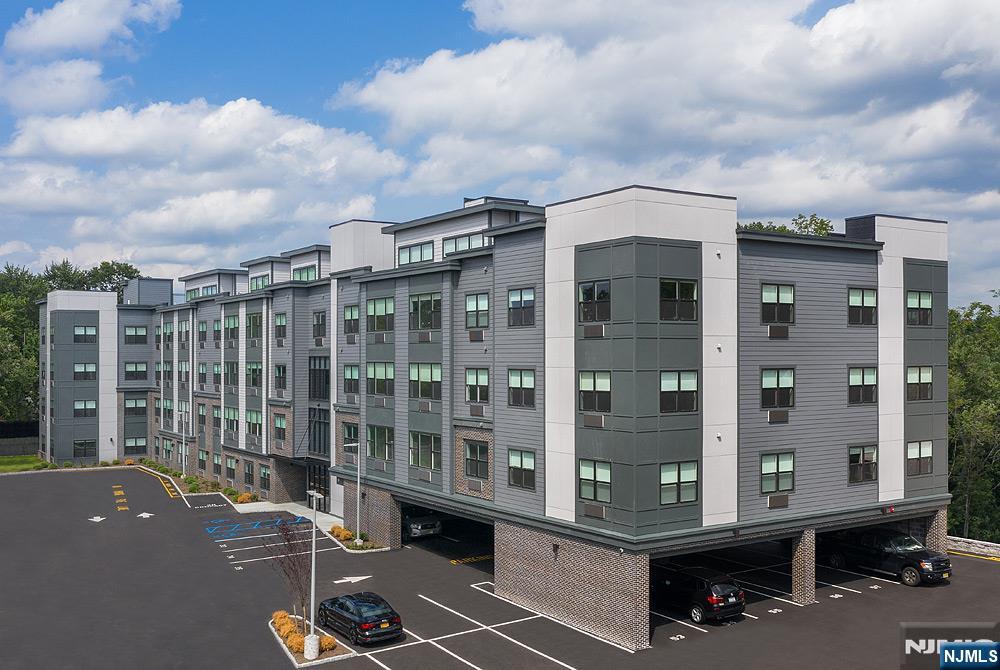15 W Johnson Avenue 301