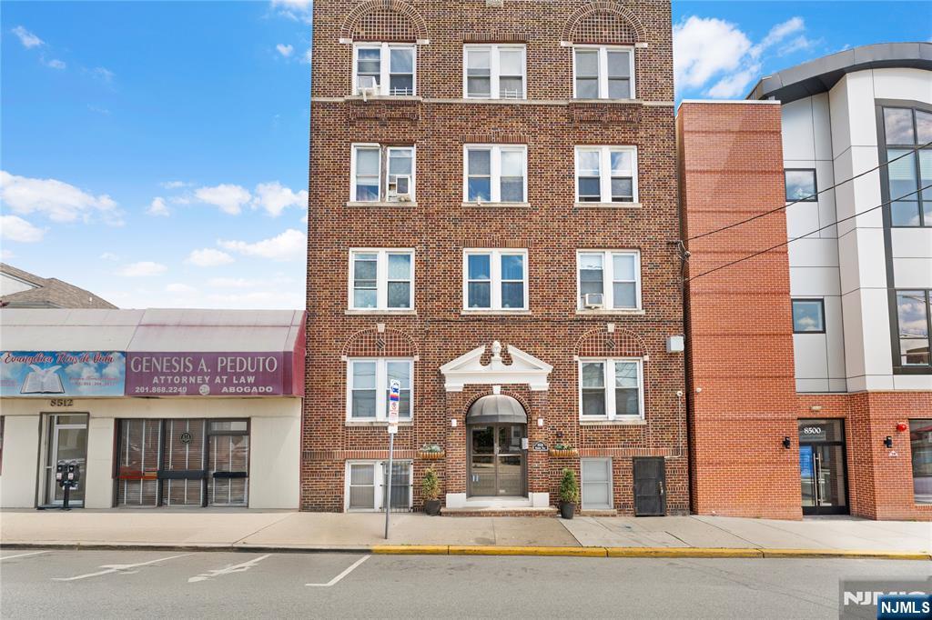 8508 Kennedy Boulevard B2