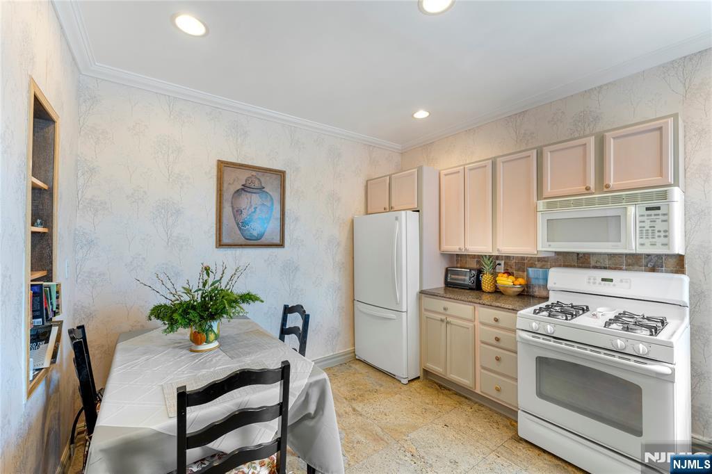 8508 Kennedy Boulevard B2