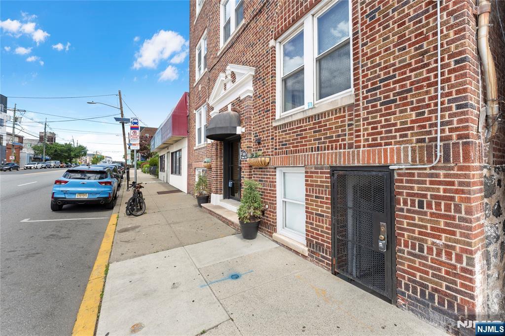 8508 Kennedy Boulevard B2