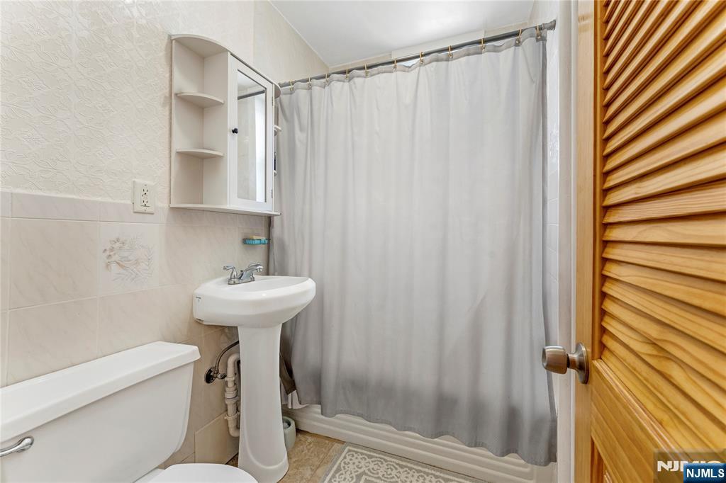 8508 Kennedy Boulevard B2