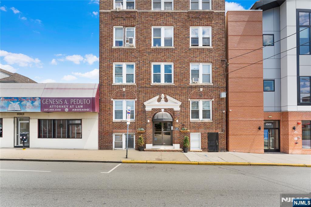 8508 Kennedy Boulevard B2